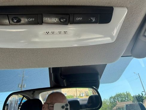 Used 2021 Nissan Versa SV FWD image 36