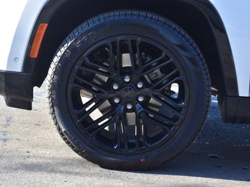 Used 2025 Jeep Wagoneer L Series II w/ Premium Group I image 11