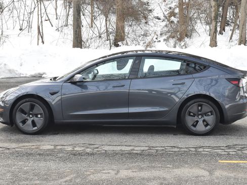 Used 2023 Tesla Model 3 Standard Range image 4