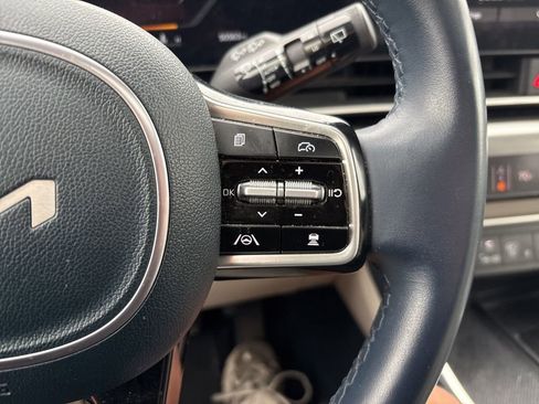 Used 2025 Kia Carnival SX FWD image 22