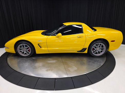Used 2003 Chevrolet Corvette Z06 w/ Memory Package, 3 Drivers RWD image 10