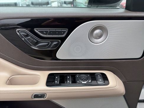 Used 2023 Lincoln Aviator Reserve w/ Equipment Group 201A image 15