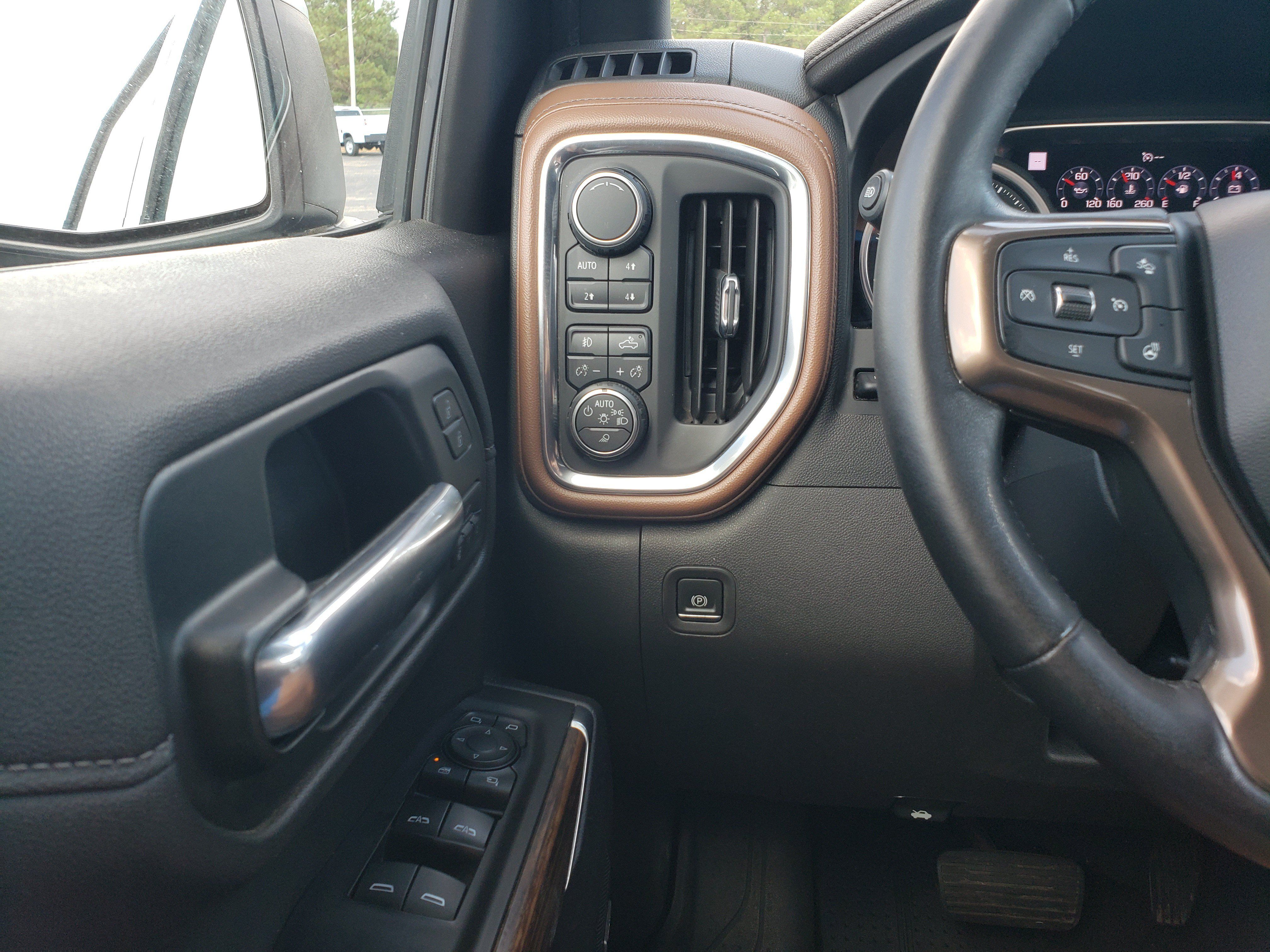Used 2019 Chevrolet Silverado 1500 High Country w/ Technology Package AWD/4WD image 12