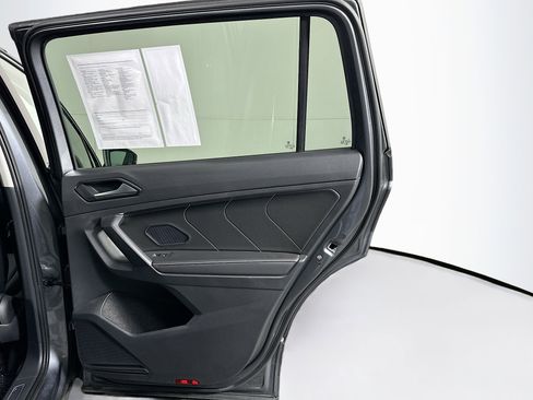 Used 2023 Volkswagen Tiguan SE image 28