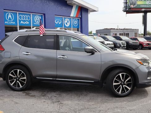 Used 2017 Nissan Rogue SL w/ SL Premium Package FWD image 2