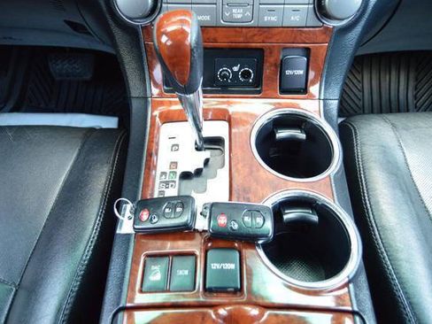 Used 2012 Toyota Highlander Limited w/ Tow Pkg AWD/4WD image 26