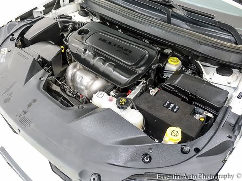 Used 2019 Jeep Cherokee Latitude Plus w/ Comfort/Convenience Group image 34