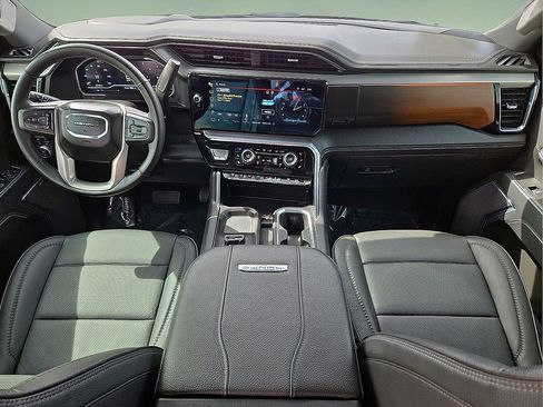 Used 2025 GMC Sierra 3500 Denali w/ Denali Reserve Package image 17