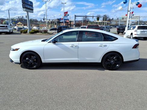 Used 2025 Honda Accord Sport image 2