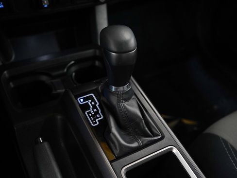 Used 2020 Toyota Tacoma TRD Sport AWD/4WD image 22