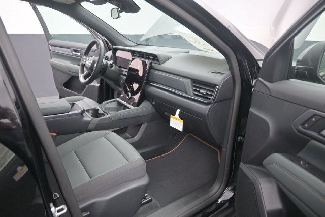 New 2026 GMC Terrain AT4 w/ LPO, Black Badging Package AWD/4WD image 17