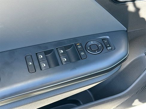 New 2025 Kia K4 LX image 11