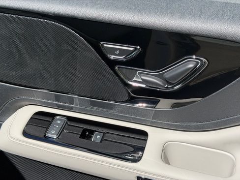 New 2026 Lincoln Aviator AWD image 13