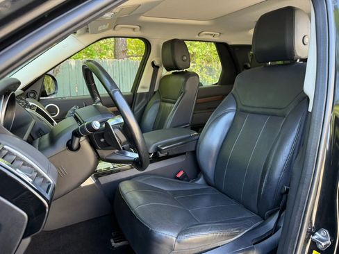 Used 2017 Land Rover Discovery HSE image 27