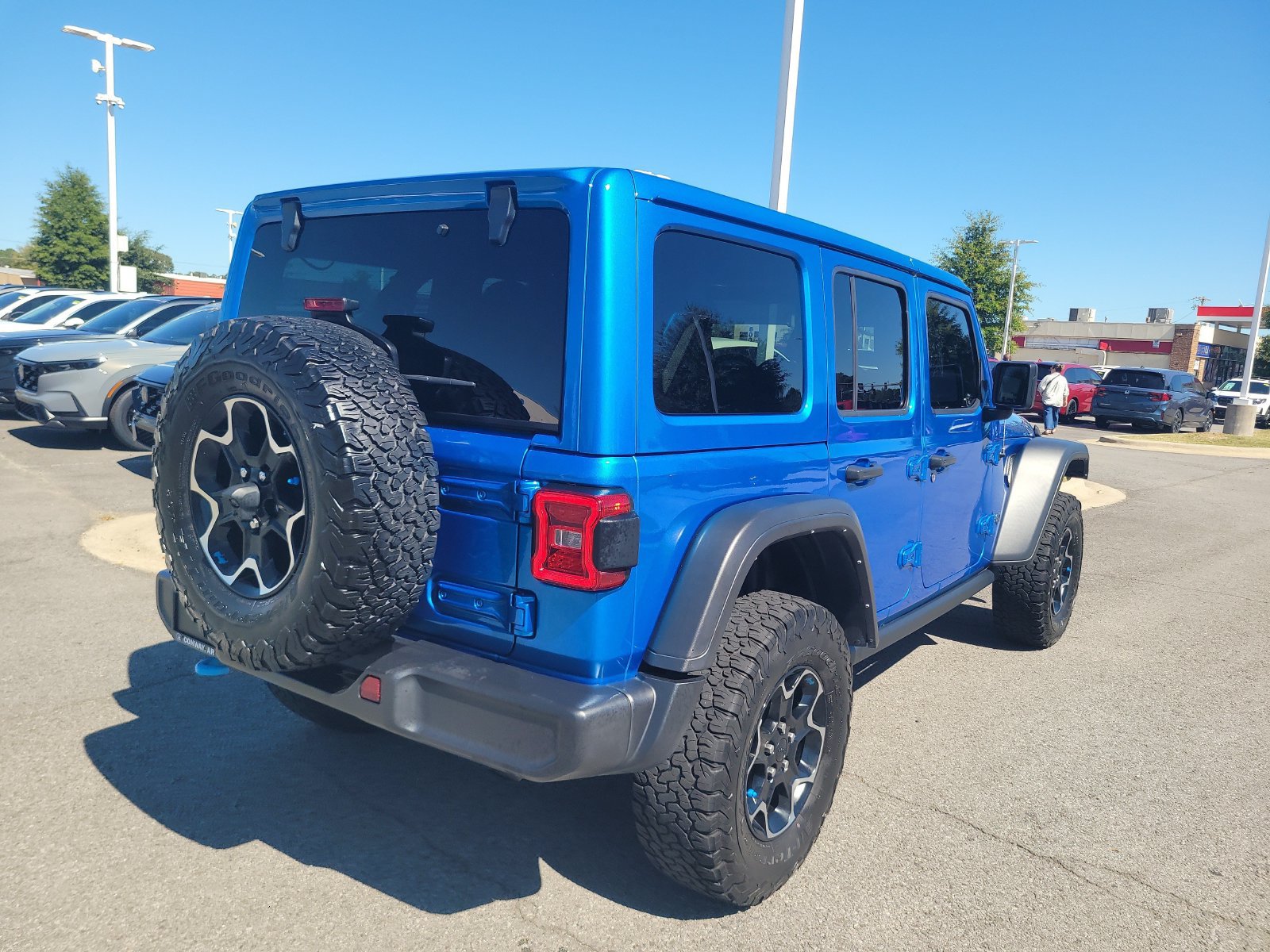 Used 2022 Jeep Wrangler Unlimited Rubicon 4xe w/ Cold Weather Group AWD/4WD image 3