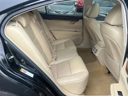 Used 2013 Lexus ES 300h w/ Luxury Pkg FWD image 9