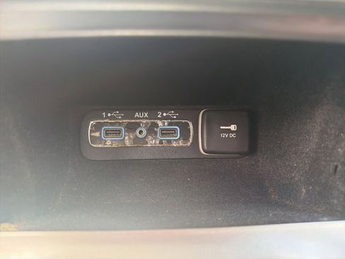 Used 2019 Jeep Grand Cherokee Altitude RWD image 41