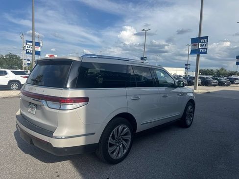 Used 2023 Lincoln Navigator Reserve AWD/4WD image 4