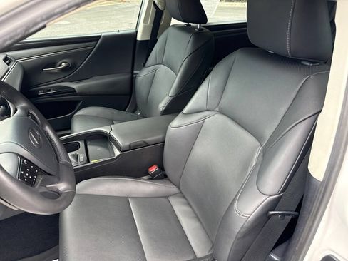 Used 2023 Lexus ES 350 w/ Premium Package FWD image 10