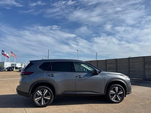 Certified 2026 Nissan Rogue SL FWD image 22