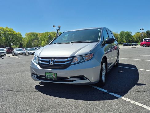 Used 2016 Honda Odyssey LX image 1