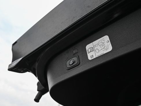 Used 2019 Ford Escape Titanium AWD/4WD image 17