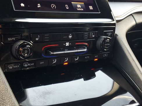 Certified 2024 Jeep Grand Cherokee L Laredo image 30