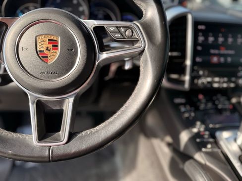 Used 2017 Porsche Cayenne image 18