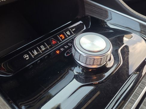 Used 2022 Jeep Wagoneer Series II w/ Rear Seat Video Group 1 image 29