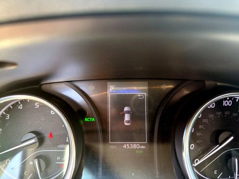 Used 2020 Toyota Camry LE w/ Convenience Package FWD image 20