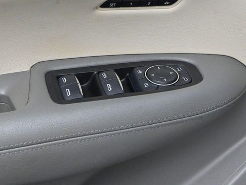 Used 2017 Cadillac XT5 Luxury w/ Driver Awareness Package FWD image 12
