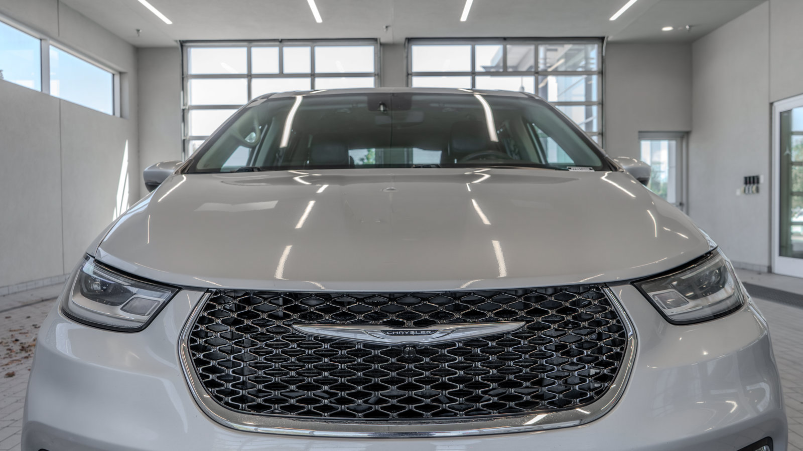 Used 2023 Chrysler Pacifica Touring-L FWD image 23
