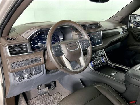 Used 2022 GMC Yukon Denali w/ Denali Premium Package RWD image 17
