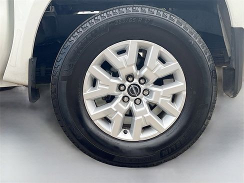 Used 2022 Nissan Frontier SV image 28