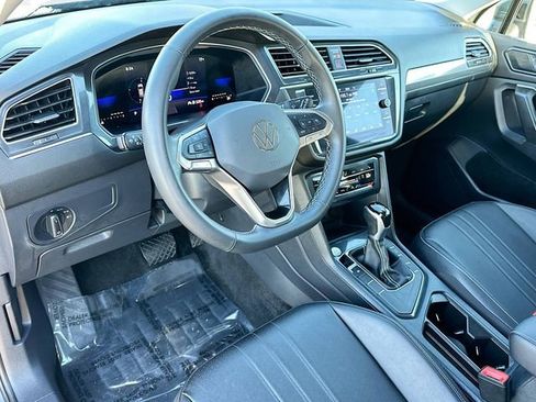 Used 2024 Volkswagen Tiguan SE image 9