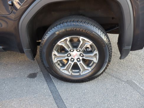 Used 2025 GMC Sierra 1500 SLT AWD/4WD image 38