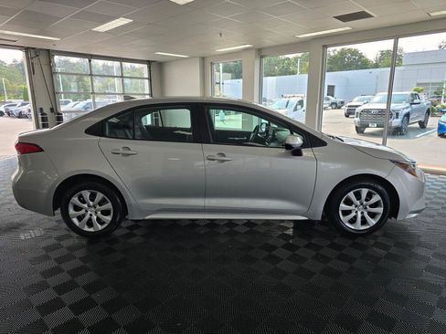 Used 2024 Toyota Corolla LE FWD image 2