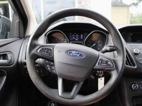 Used 2018 Ford Focus SE FWD image 15