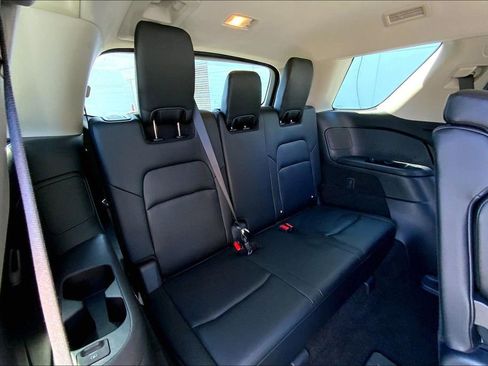 Used 2023 Nissan Pathfinder SL AWD/4WD image 18