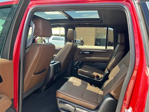 Used 2025 Chevrolet Suburban High Country w/ Sun And Tow Package AWD/4WD image 16