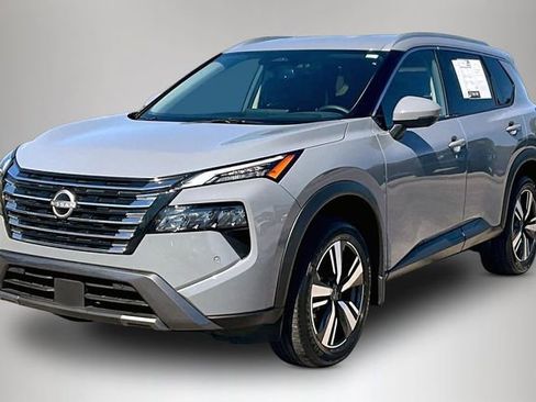 Certified 2025 Nissan Rogue SL FWD image 2