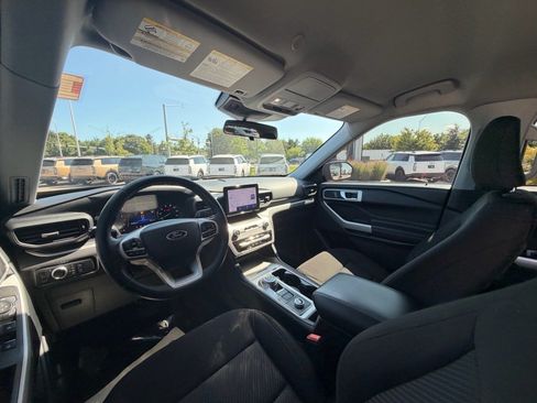 Used 2022 Ford Explorer XLT AWD/4WD image 11
