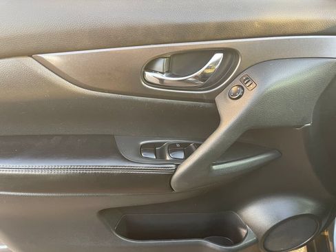 Used 2016 Nissan Rogue S FWD image 7