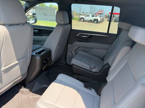 New 2026 Chevrolet Suburban LT w/ Comfort Package AWD/4WD image 11