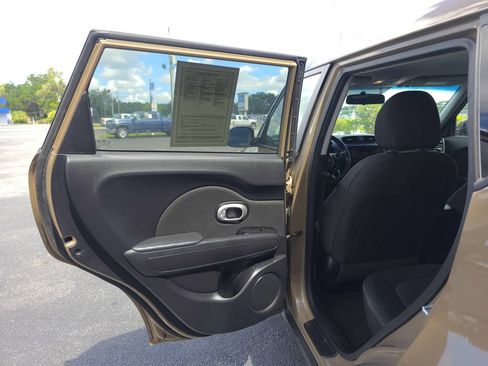 Used 2016 Kia Soul FWD image 10