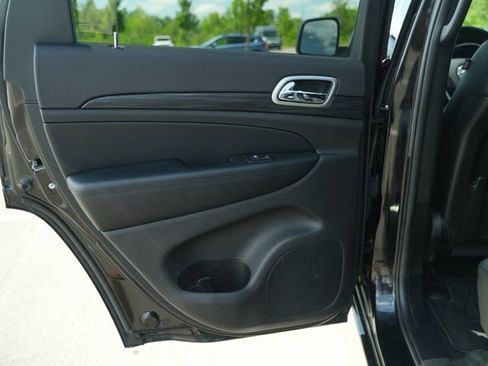 Used 2019 Jeep Grand Cherokee Altitude AWD/4WD image 17