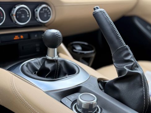 Used 2025 MAZDA MX-5 Miata RF Grand Touring RWD image 31