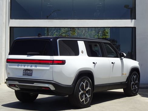 Used 2024 Rivian R1S Adventure AWD/4WD image 7