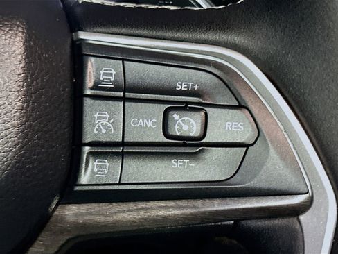 Certified 2023 Jeep Grand Cherokee L Limited image 32