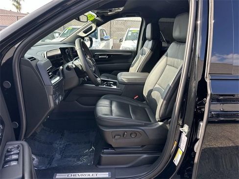 Used 2025 Chevrolet Suburban RST image 18